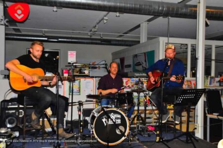 Glazen Dorpshuis 2016 dag 2 Moonshine Ramblers