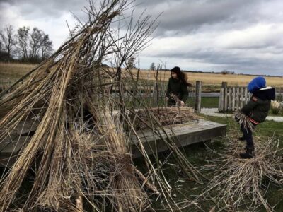 foto huttenbouwen met landschap als achtergrond 03032020