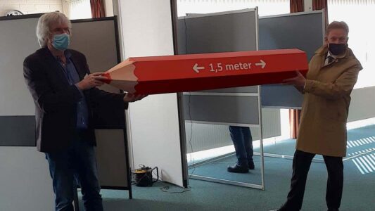 Rob Bats bezoekt stembureau Rob Bats bezoekt stembureau