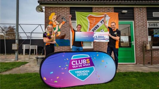 SVBS-77-ontvangt-een-cheque-van-5.000-euro-van-de-VriendenLoterij SVBS-77-ontvangt-een-cheque-van-5.000-euro-van-de-VriendenLoterij