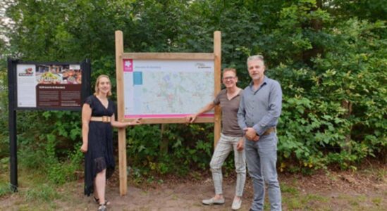 Links Willeke Keizer, rechts Rolf Halverhout en Arno Krediet (routebureau MarketingOost)
