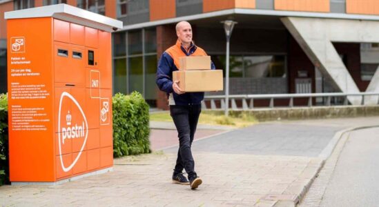 pakket-en-briefautomaat-bezorger