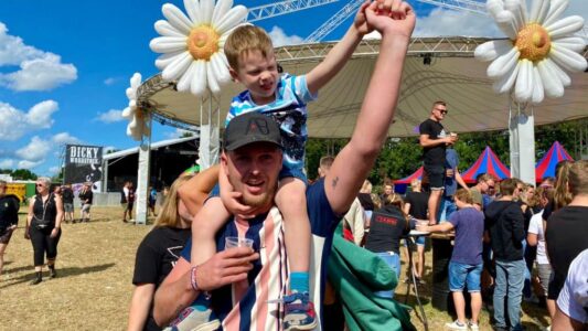 Het is feest voor alle leeftijden op het festivalterrein bij Steenwijkerwold Het is feest voor alle leeftijden op het festivalterrein bij Steenwijkerwold