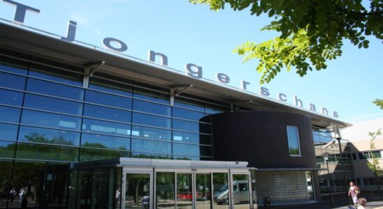 Voorterrein_ziekenhuis_Tjongerschans_Heerenveen Ziekenhuistjongerschans, CC BY-SA 3.0 , via Wikimedia Commons