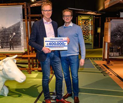 Museum-de-Proefkolonie-ontvangt-een-schenking-van-400.000-euro-uit-handen-van-Jeroen-Branderhorst-van-de-VriendenLoterij