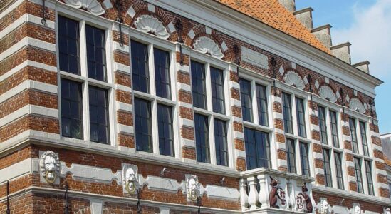 Raadhuis Vollenhove - rijkversierde gevel