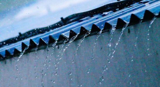 dakgoot met regenwater