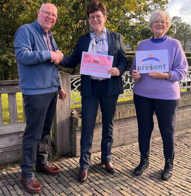 overhandigen cheque Steenwijkerland