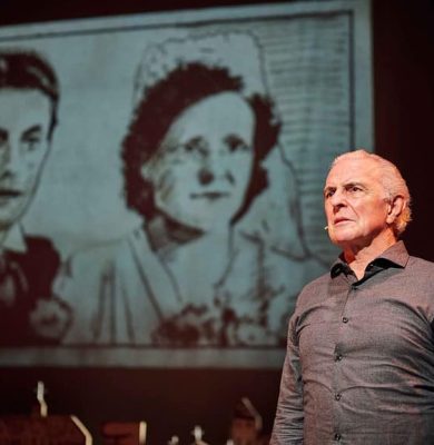 20.01.24 Scenefoto_Alleen Familie_Huub Stapel (c) Bram Willems