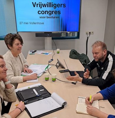 Janita Kist van Sport & Beweegakkoord Steenwijkerland, Marieke Pit coördinator van het Vip! Vrijwilligers Informatie Punt Steenwijkerland, Sportcoach Harmen Woudenberg en Cultuurmakelaar Marloes van Schooten