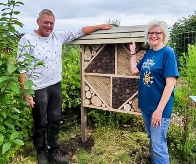 XL-hotel-geplaatst-in-biodiverse-volkstuin-Vollenhove