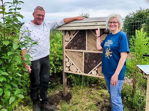 XL-hotel-geplaatst-in-biodiverse-volkstuin-Vollenhove