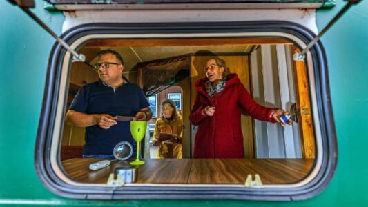 Foto Escape Caravan Laaggeletterdheid Foto Escape Caravan Laaggeletterdheid