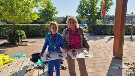 Wethouder Trijn Jongman en kinderburgemeester Tessa Neele Wethouder Trijn Jongman en kinderburgemeester Tessa Neele