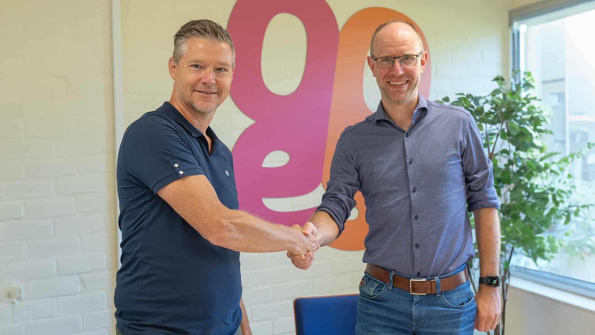 Arjen Mol, directeur NoordWestGroep (links), Johannes Terpstra, Programmaleider Duurzaam gemeente Steenwijkerland. Fotografie Erik Smeele