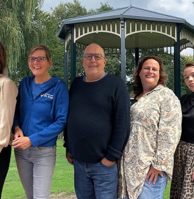 Op de foto De initiatiefnemers vlnr: Nynke Ensing, Paula Bierma, Dirk Brans, Riane van t’Veld en Manon Bakker niet op de foto Leanne Kruizinga