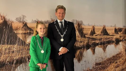 wordt-jij-kinderburgermeester Tessa Neele en burgermeester Bats