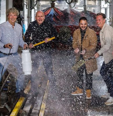 De organisatie van het Werkfestival. Vlnr Theo Bouius, Ronald Visser, Han Evers, Duncan Winton, Arjan Stroeve en Tineke Knorren. ‘De sollicitatie-wasstraat is een ludiek onderdeel, maar wel met een serieuze ondertoon.’ Foto: Wilbert Bijzitter