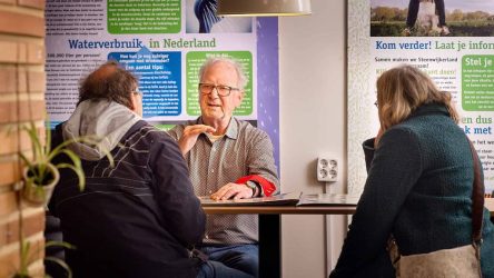 Energieadviseur-Frans-van-der-Burg-in-gesprek-Foto-Martine-Sprangers-scaled