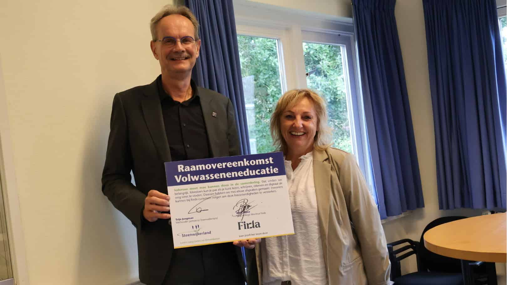 Ondertekening gemeente en Firda over volwasseneneducatie