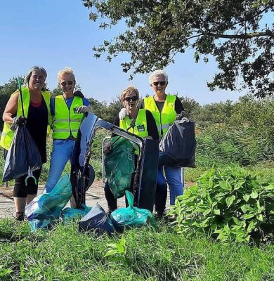 Succesvolle-Cleanup-Day-in-Steenwijkerland-Auto-onderdelen-in-Belt-Schutsloot-scaled