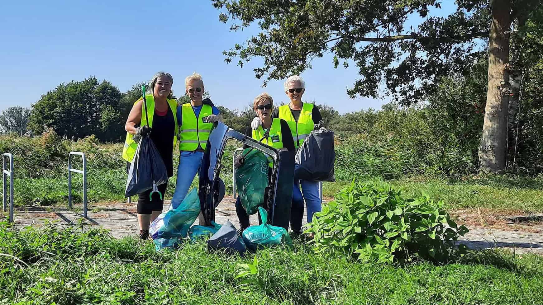 Succesvolle-Cleanup-Day-in-Steenwijkerland-Auto-onderdelen-in-Belt-Schutsloot-scaled