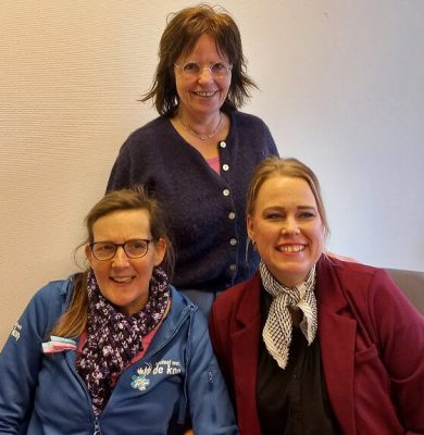 Paula Bierma (coördinator Mantelzorgnetwerk Steenwijkerland), Rika Roffelsen (coördinator Netwerk Dementie Drenthe en Netwerk Dementie Steenwijkerland) en Ilona Luten (maatschappelijk werker Noorderboog)