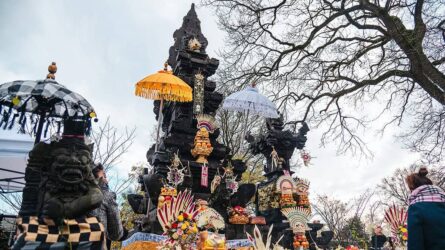 Balinese Hindoetempel in Dierenpark Taman Indonesia, Kallenkote