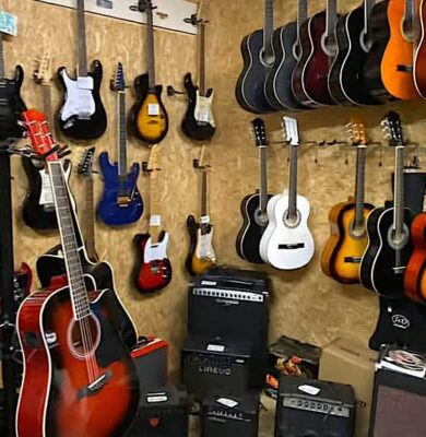 Verkoop overgebleven voorraad muziekshop Jan de Vries.