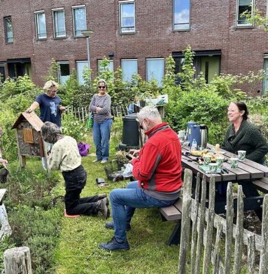 Duurzame picknicktafel in Voedseltuin Steenwijk-West