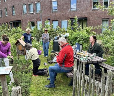 Duurzame picknicktafel in Voedseltuin Steenwijk-West