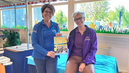 Op de foto: Marieke Pit van VIP! Steenwijkerland, onderdeel van Sociaal Werk De Kop Elza Nijenhuis van Stichting Present Steenwijkerland.