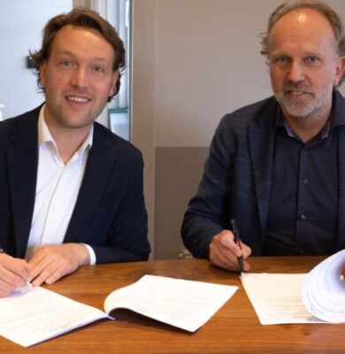 Ondertekening koopovereenkomst locatie voormalige Woldschool Steenwijkerwold