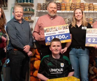 Op de foto van links naar rechts: Ellen Goulmy, Jan Willem Reilink, Bert Marinus, Noud de Groot, Rianne en Renze de Groot