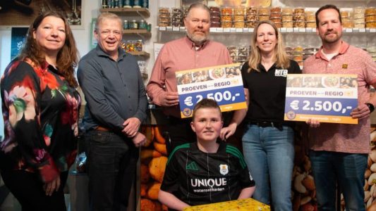 Proeven van de Regio Noud Op de foto van links naar rechts: Ellen Goulmy, Jan Willem Reilink, Bert Marinus, Noud de Groot, Rianne en Renze de Groot