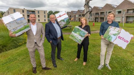 Ondertekeningsmoment op 9 juli – foto Rens Hooyenga