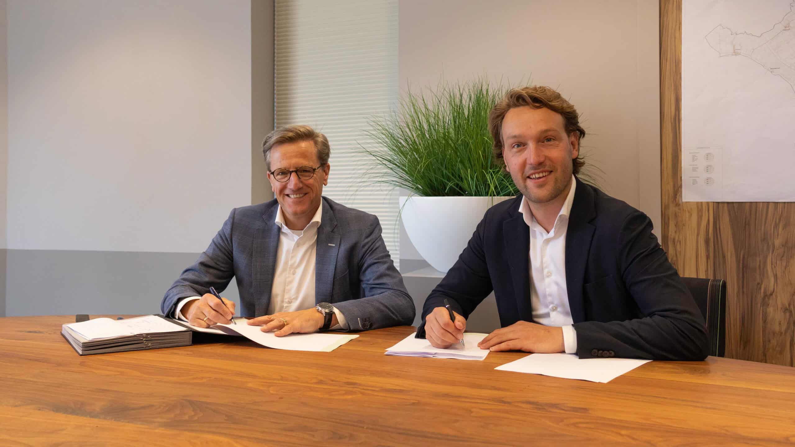 Ondertekening Intentieovereenkomst Oldemarkt - foto aangeleverd Ondertekening Intentieovereenkomst Oldemarkt - foto aangeleverd