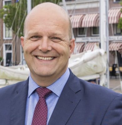 De gemeenteraad van Steenwijkerland beveelt de heer H.K. de Groot (Erik) aan als nieuwe burgemeester. Foto Joachim de Ruijter