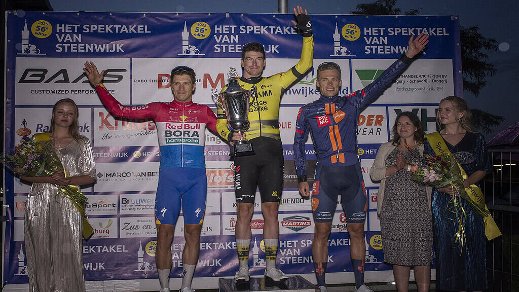 Affini als winnaar, Nederlands kampioen Danny van Poppel als tweede en regionaal favoriet Tim Naberman op plaats drie -foto Wim Echten