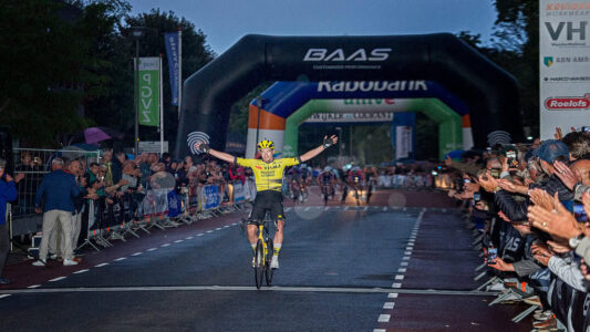 Edoardo Affini de winnaar Spektakel van Steenwijk - foto Wim Echten