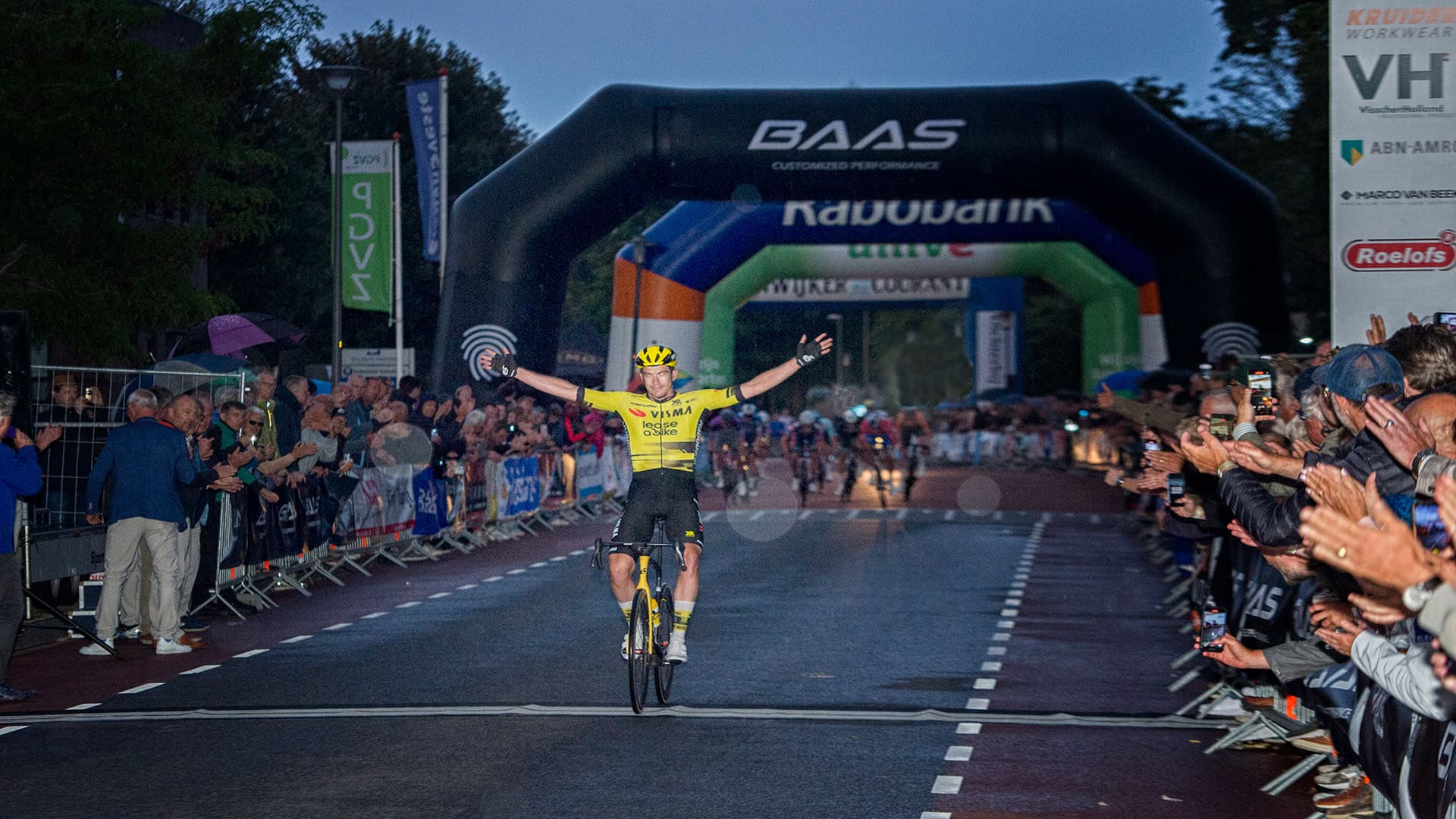 Edoardo Affini de winnaar Spektakel van Steenwijk - foto Wim Echten