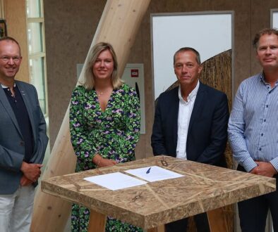 Ondertekenmoment Wortels en Vleugels - foto aangeleverd