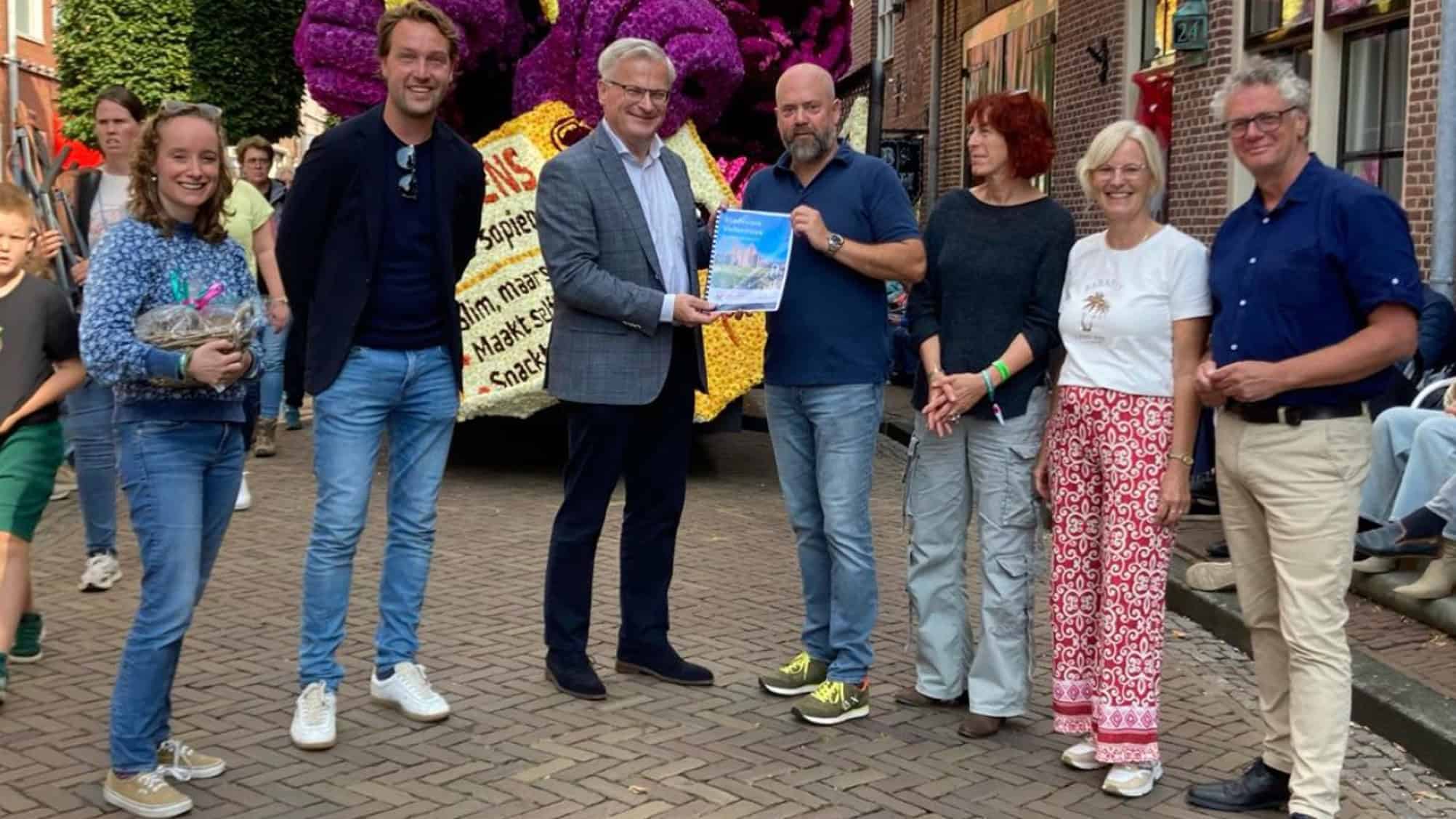 Overhandigen Visie Vollenhove -foto aangeleverd