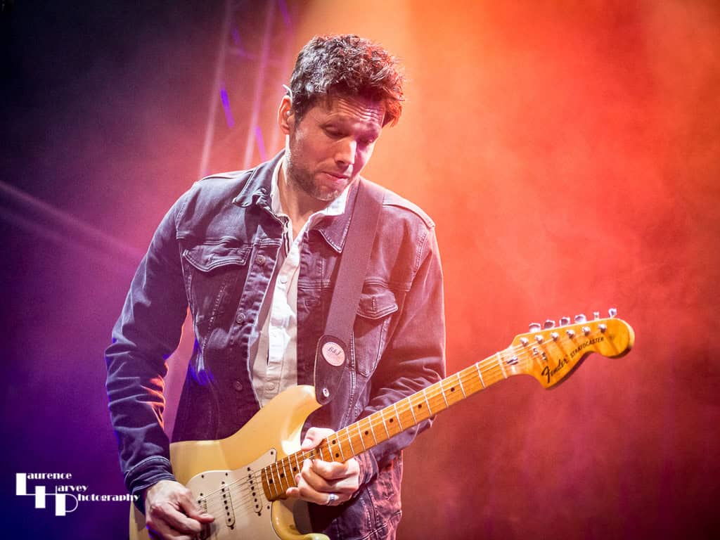 Aynsley Lister on vocals & guitar - foto Laurence Harvey