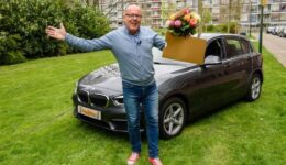 Stockbeeld Gaston auto + cheque