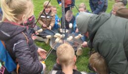 Bouwe kids vuur broodje