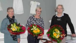 3 dames kledinggroep