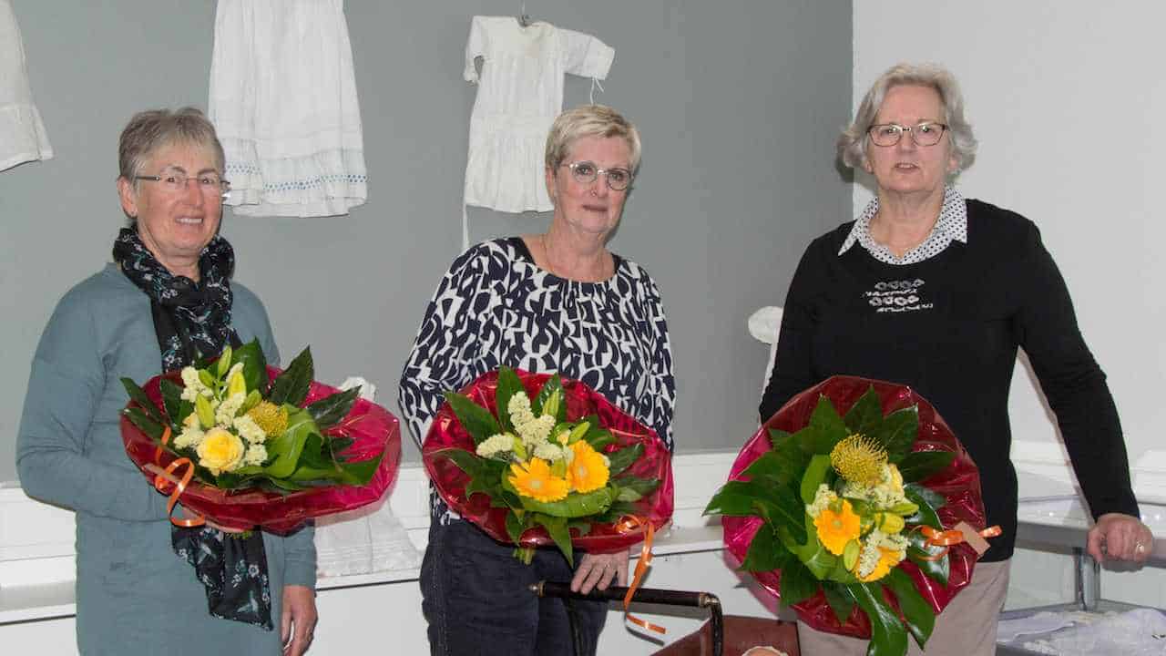 3 dames kledinggroep