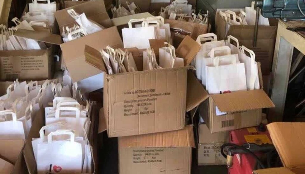 Foto 700 schilderspakketten staan klaar