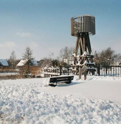 Paasloo tonmolen in sneeuw